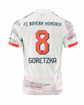 Billige Fotballdrakt Bayern Munich Leon Goretzka #8 Replika Bortedrakt 2025-26 Kortermet Billige Fotballdrakt Bayern Munich Leon Goretzka #8 Replika Bortedrakt 2025-26 Kortermet
